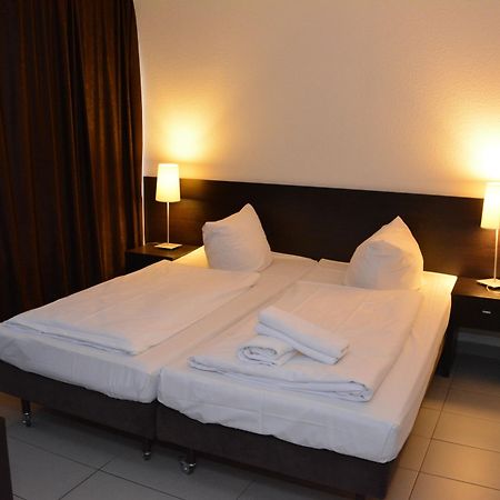 Mosel Hotel Frankfurt am Main ภายนอก รูปภาพ
