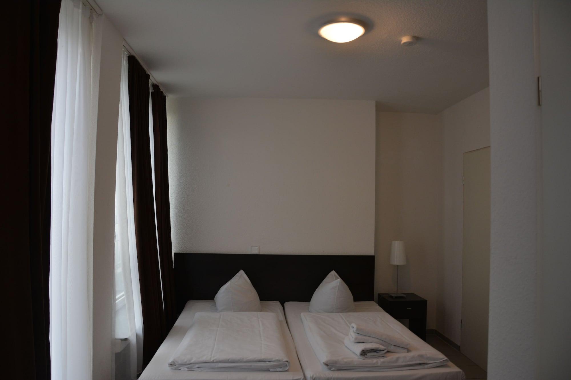 Mosel Hotel Frankfurt am Main ภายนอก รูปภาพ