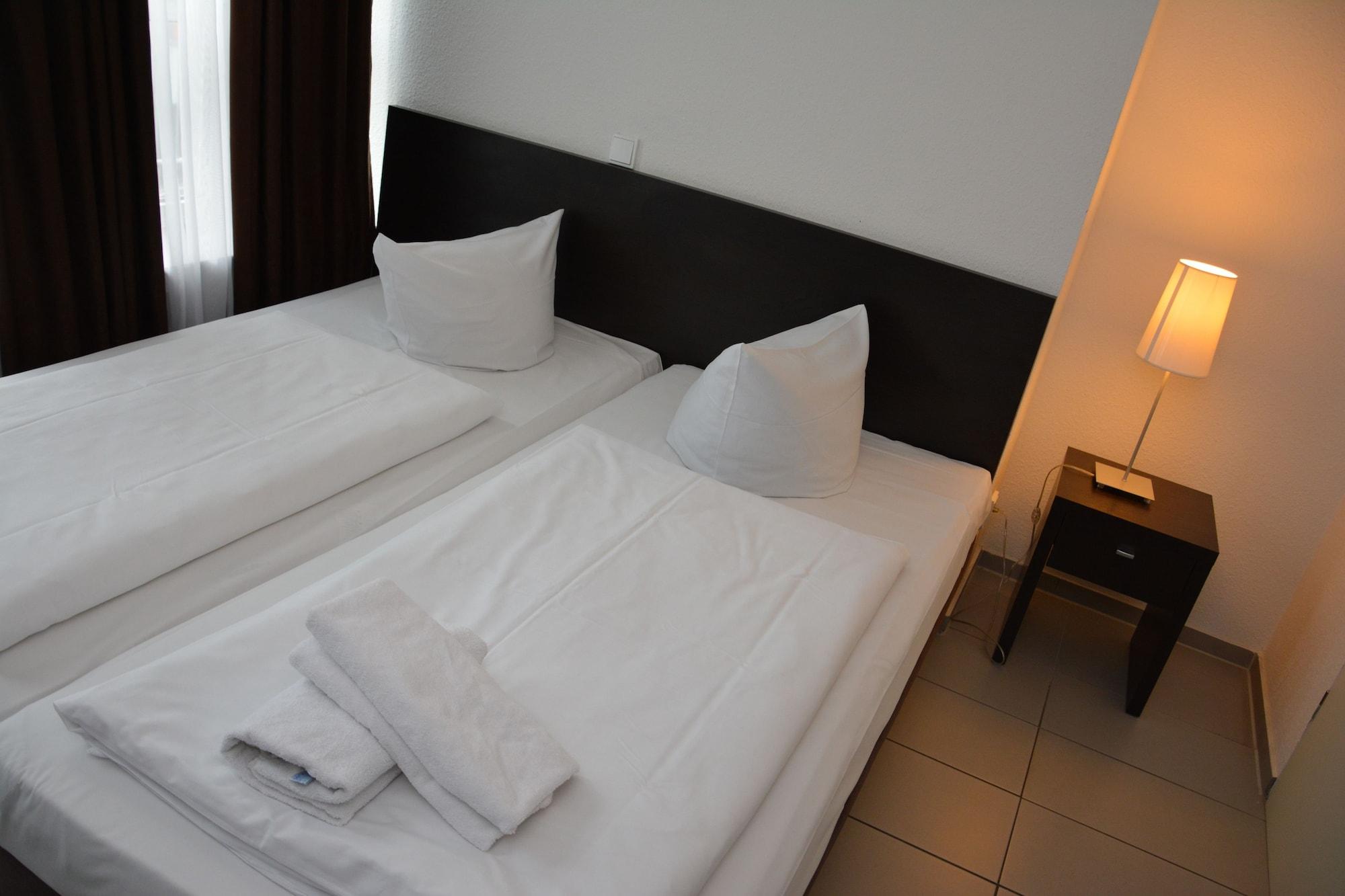 Mosel Hotel Frankfurt am Main ภายนอก รูปภาพ