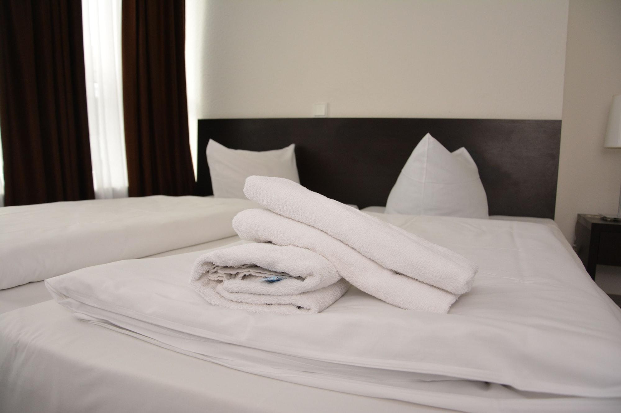 Mosel Hotel Frankfurt am Main ภายนอก รูปภาพ