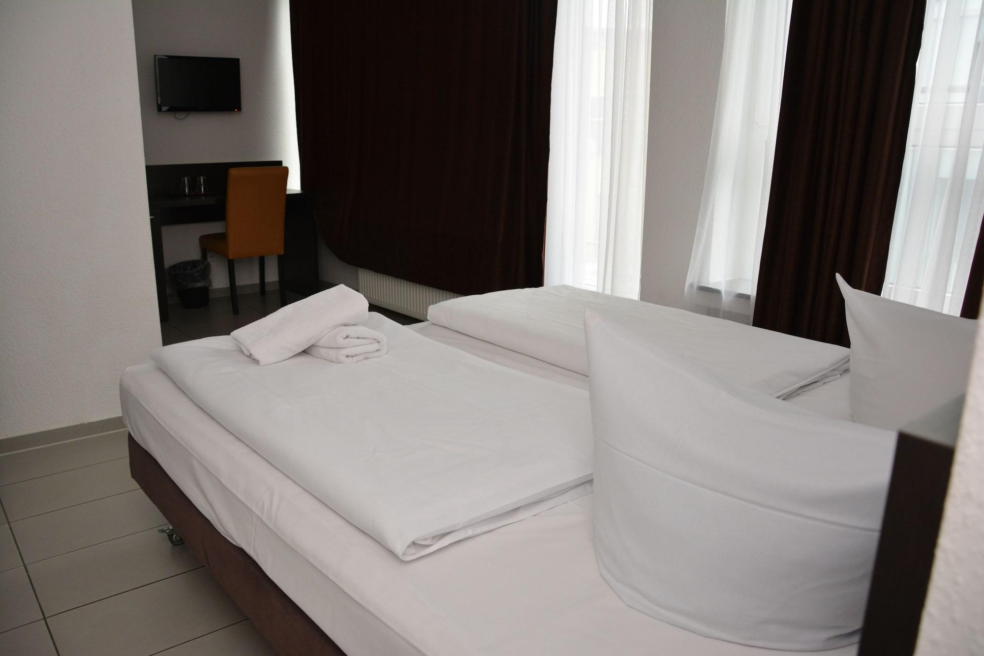 Mosel Hotel Frankfurt am Main ภายนอก รูปภาพ