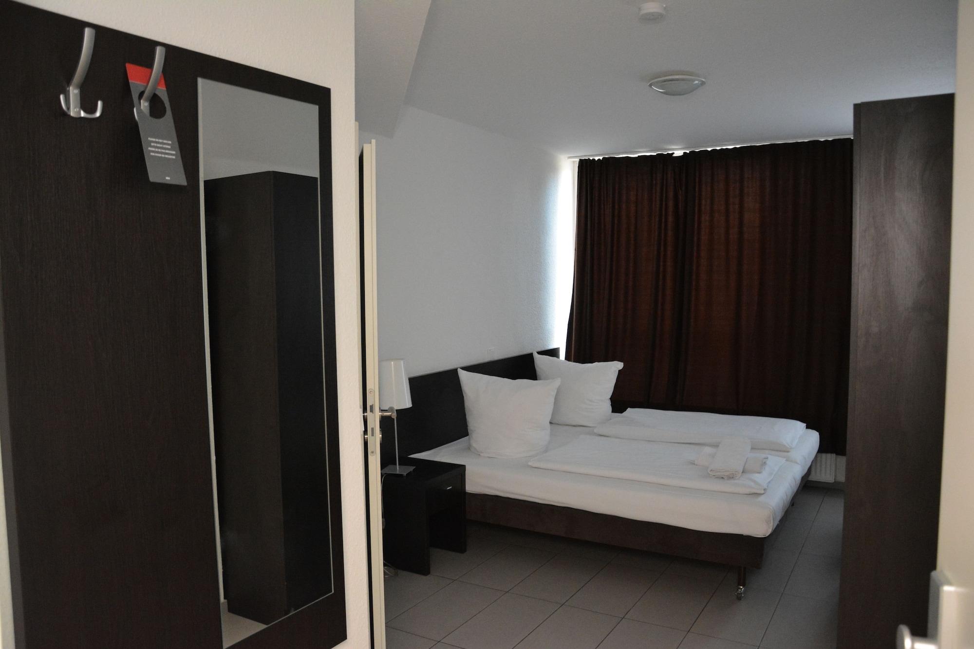 Mosel Hotel Frankfurt am Main ภายนอก รูปภาพ
