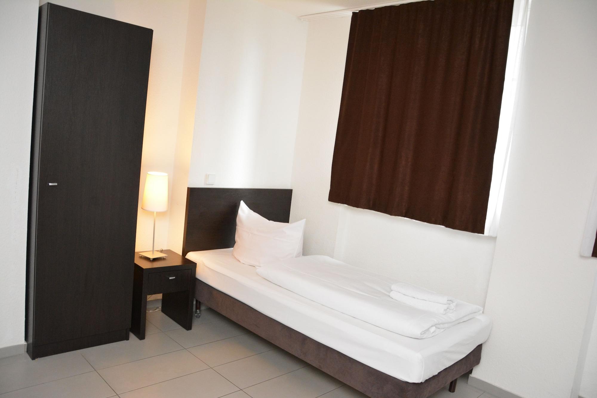 Mosel Hotel Frankfurt am Main ภายนอก รูปภาพ