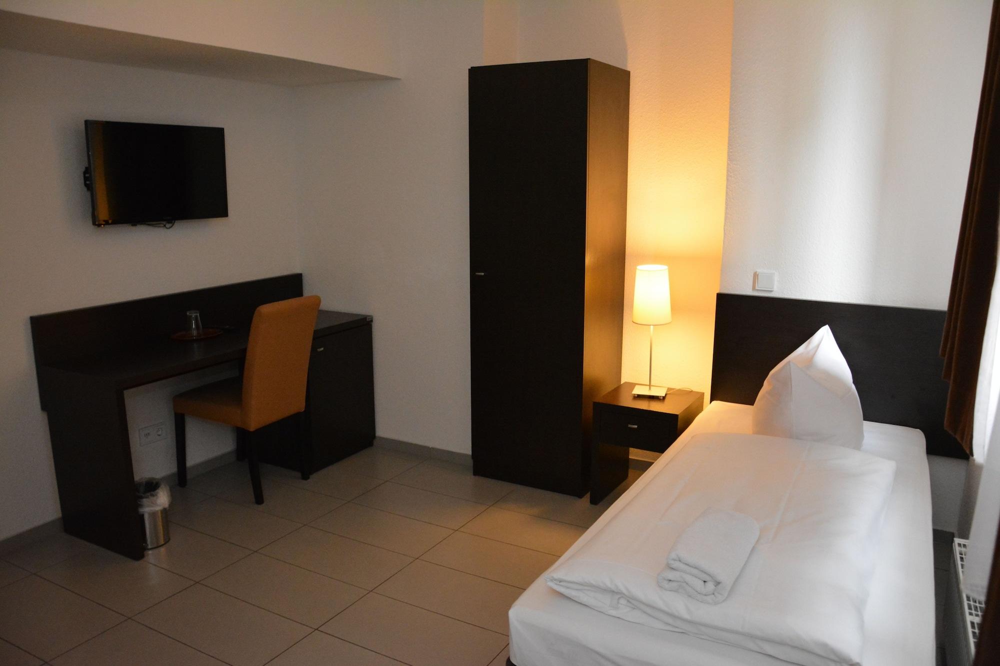 Mosel Hotel Frankfurt am Main ภายนอก รูปภาพ