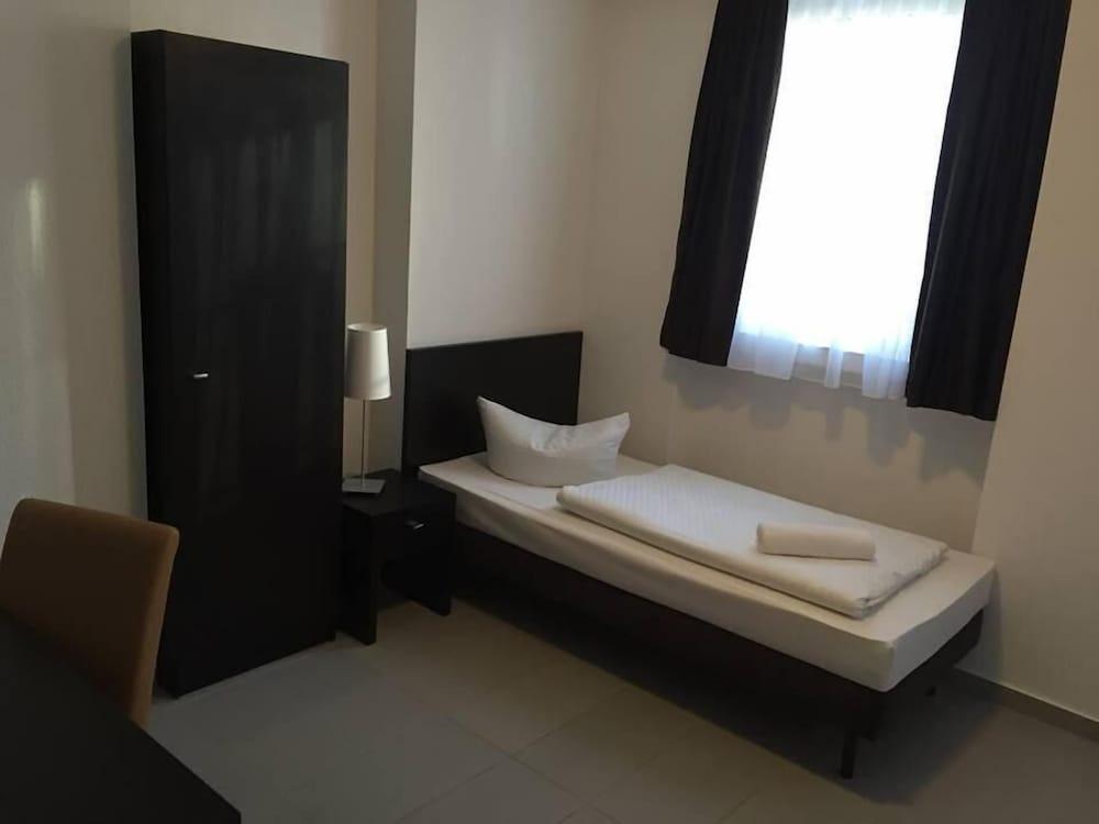 Mosel Hotel Frankfurt am Main ภายนอก รูปภาพ