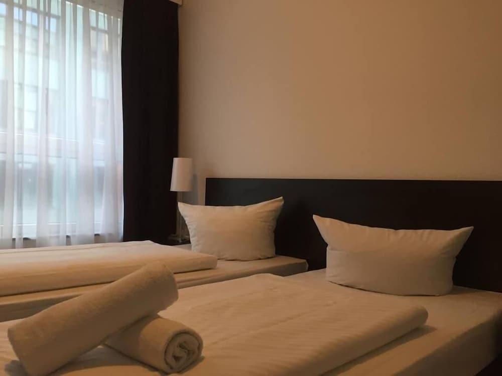 Mosel Hotel Frankfurt am Main ภายนอก รูปภาพ