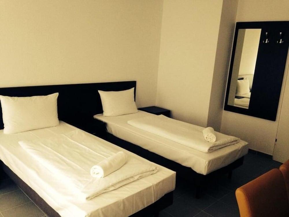 Mosel Hotel Frankfurt am Main ภายนอก รูปภาพ