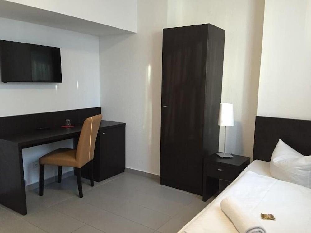 Mosel Hotel Frankfurt am Main ภายนอก รูปภาพ