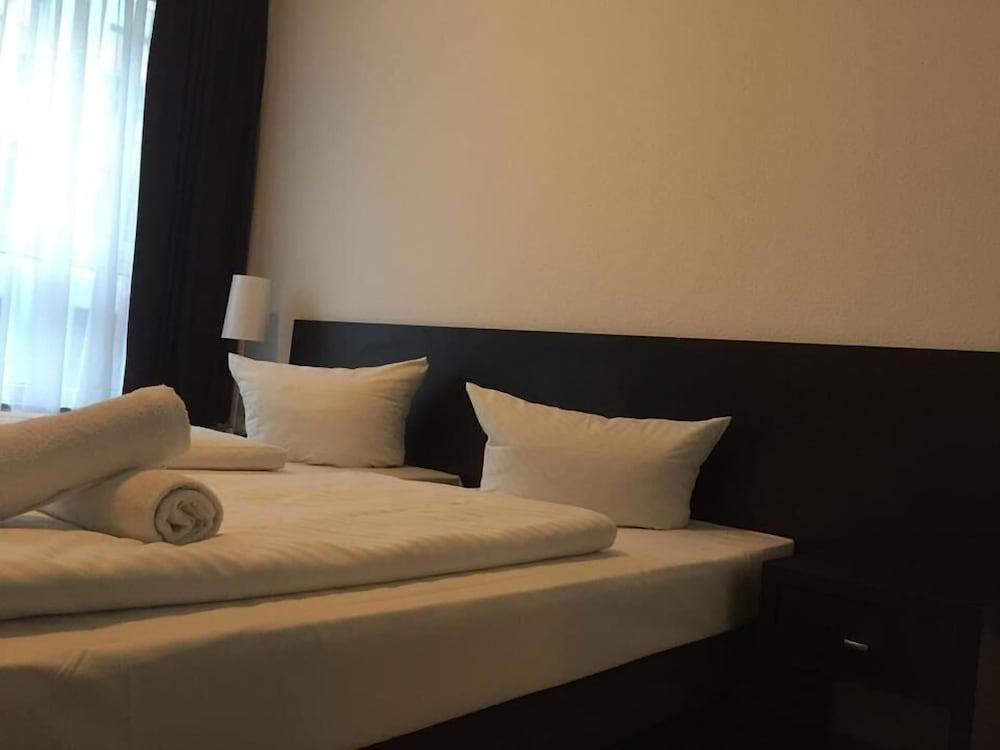 Mosel Hotel Frankfurt am Main ภายนอก รูปภาพ