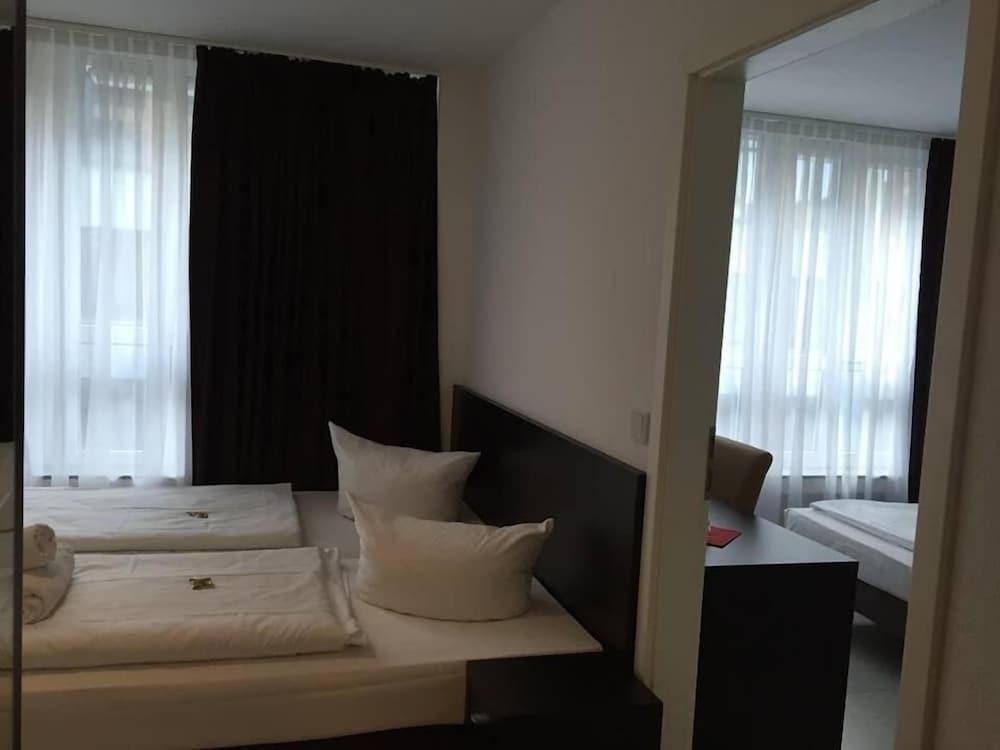 Mosel Hotel Frankfurt am Main ภายนอก รูปภาพ