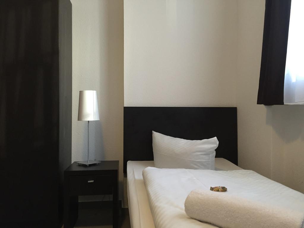 Mosel Hotel Frankfurt am Main ภายนอก รูปภาพ