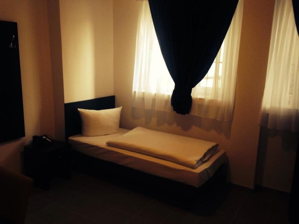 Mosel Hotel Frankfurt am Main ภายนอก รูปภาพ