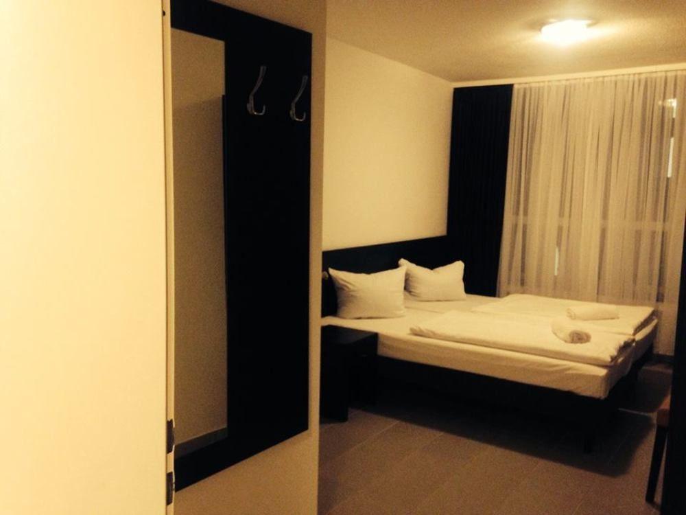 Mosel Hotel Frankfurt am Main ภายนอก รูปภาพ