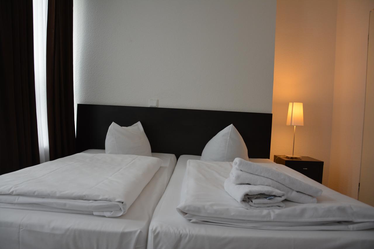 Mosel Hotel Frankfurt am Main ภายนอก รูปภาพ
