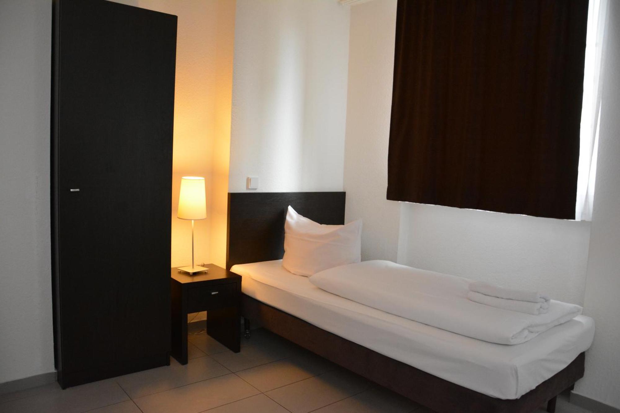 Mosel Hotel Frankfurt am Main ภายนอก รูปภาพ