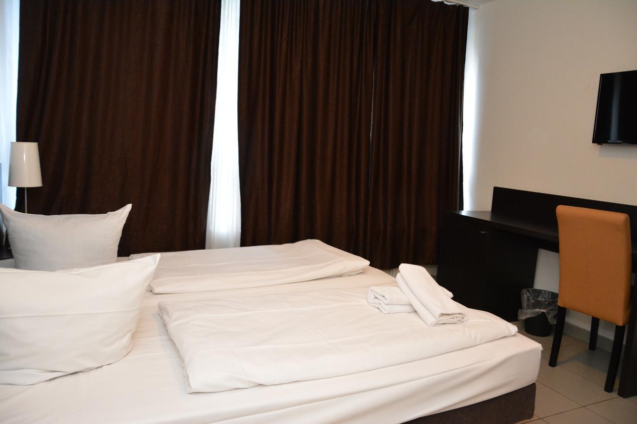 Mosel Hotel Frankfurt am Main ภายนอก รูปภาพ