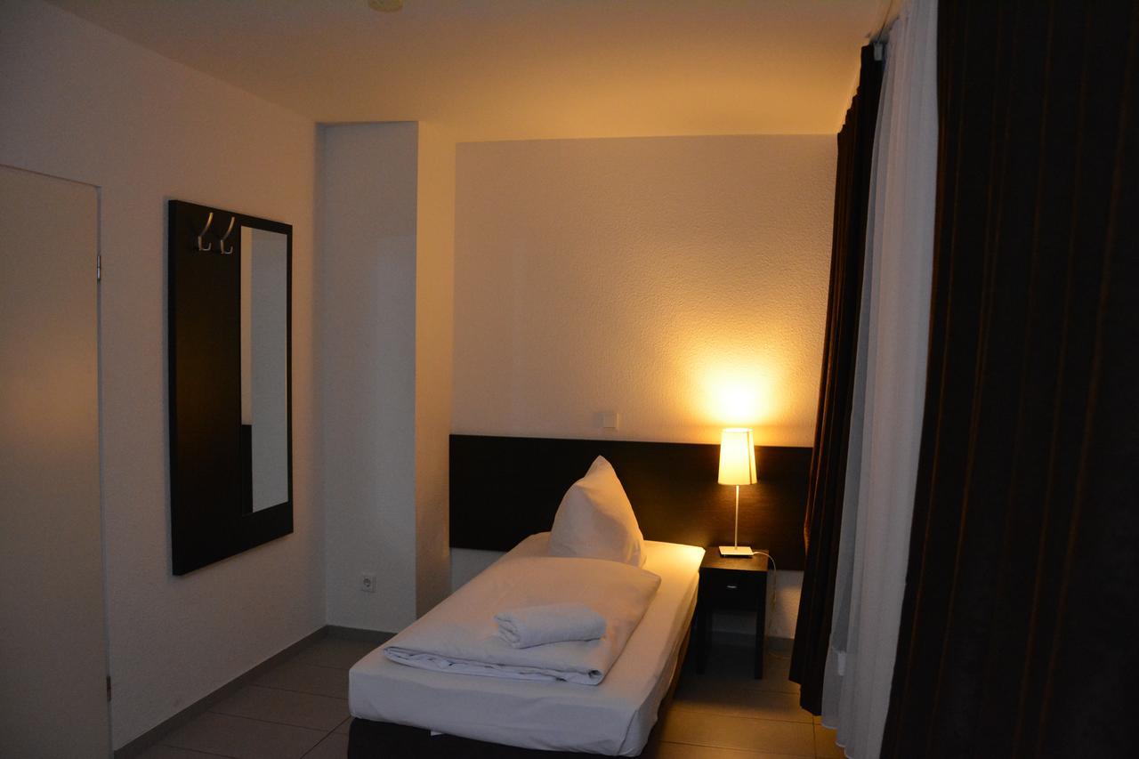 Mosel Hotel Frankfurt am Main ภายนอก รูปภาพ