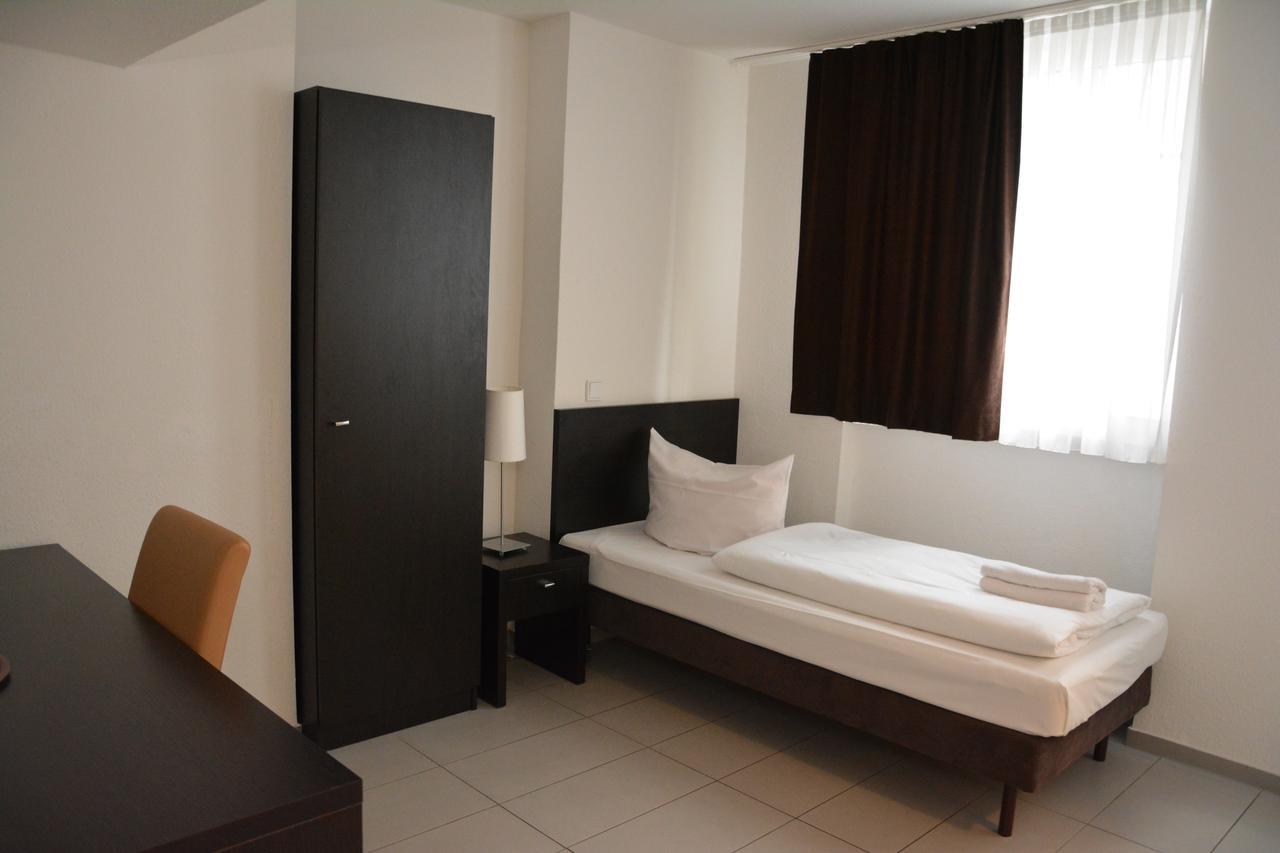 Mosel Hotel Frankfurt am Main ภายนอก รูปภาพ